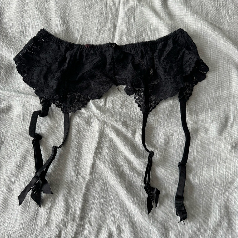 Victoria's Secret Black Lace Garter Belt